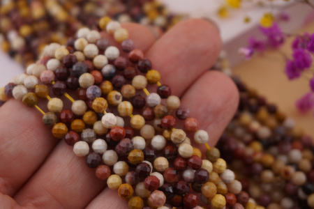 Mokait / kula fasetowana / 4mm / sznur / około 84szt