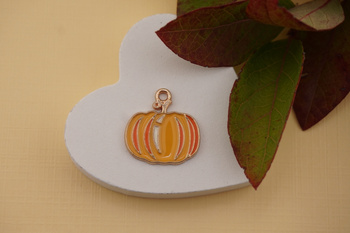 Dynia dwukolorowa / zawieszka emaliowana / 18x19mm / metal / złoty / 1szt