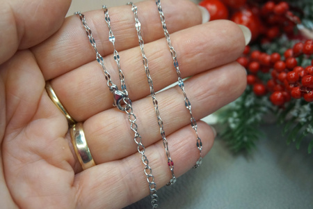 Łańcuszek ozdobny z karabińczykiem / stal chirurgiczna / 2mm / srebrny / 40+5cm