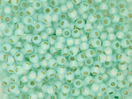 TOHO™ / Round 8/0 / PermaFinish / Silver Lined Milky / Lt Peridot / 10g / ~410szt