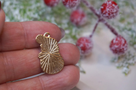 Bałwan z cyrkonią / zawieszka emaliowana / 25x13mm / metal / złoty / 1szt