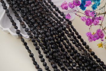 Czarny turmalin 2 gatunek (odbarwienia) / pastylka fasetowana / 4mm / sznur / około 90szt