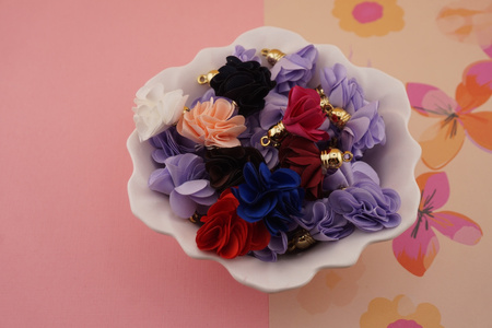 Kwiatek z tkaniny / pink / metal antyalergiczny/ różowy / ok 30mm / 1szt