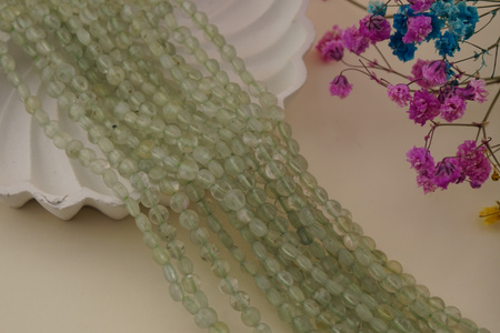 Prehnit / pastylka fasetowana / 4mm / sznur / około 90szt