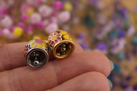 Ozdobny dzwonek / zawieszka ze stali chirurgicznej / 16,5x13mm / srebrny / 1szt