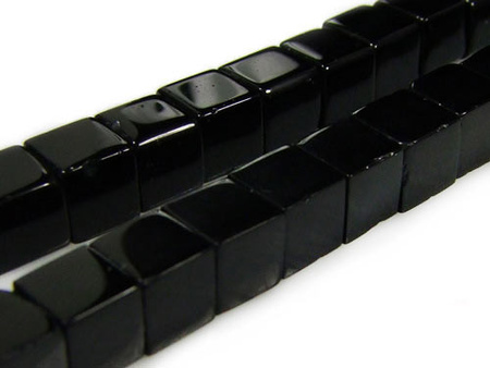 Koraliki szklane ,czarne  / kostka / 10mm / wielkość otworu 1mm / 30szt