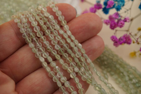 Prehnit / pastylka fasetowana / 4mm / sznur / około 90szt