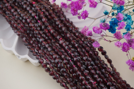 Granat / pastylka fasetowana / 4mm / sznur / około 90szt