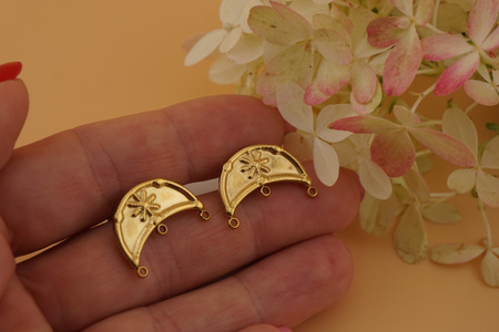Sztyfty ozdobne z 3 podwieszkami / stal chirurgiczna / 15x21mm / złoty / 2szt