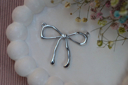 Kokardka / łącznik / stal chirurgiczna / 32x40x2.5mm / srebrny / 1szt