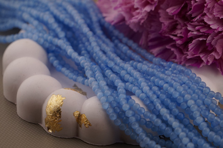 Kocie oko / kula / 4mm / blado niebieski / ok 90 szt / 1 sznur