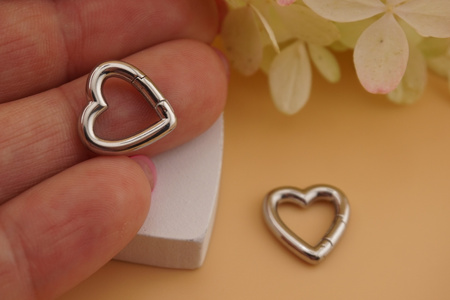 Karabińczyk serce/ stal chirurgiczna / 14x14mm / srebrny / 1szt