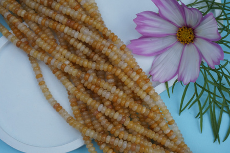 Jadeit żółty / dyks / 4x2mm / sznur kamieni / 180szt