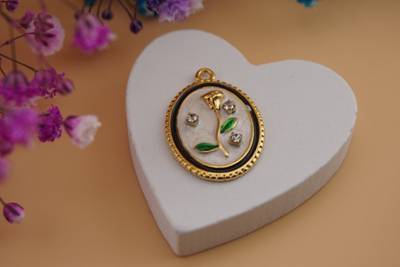 Róża z cyrkoniami / zawieszka ze stali chirurgicznej / 26x19mm / złoty / 1szt