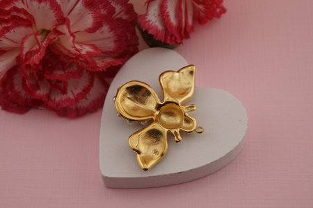 Pszczoła z perełkami / zawieszka ze stali chirurgicznej / 29x37mm / złoty / 1szt