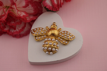 Pszczoła z perełkami / zawieszka ze stali chirurgicznej / 29x37mm / złoty / 1szt