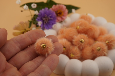 Pomponik / zawieszka / 18mm / łososiowy /1szt