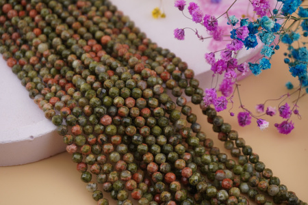 Unakit / kula fasetowana / 4mm / sznur / 90szt