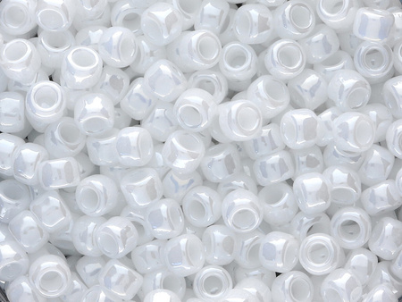 TOHO™ / Round 15/0 / Opaque-Lustered / White / 10g / ~1400szt