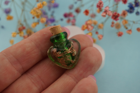 Fiolka serce / zielony / szkło lampwork / 22x20mm / 1szt
