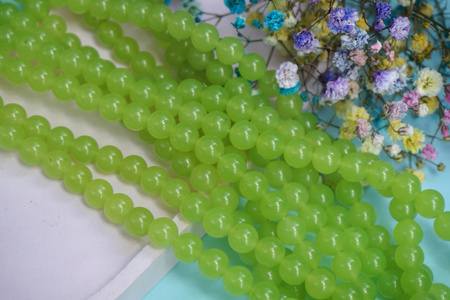 Chalcedon Fruit Green / kula / 8mm / barwiony zielony / sznur / około 49szt