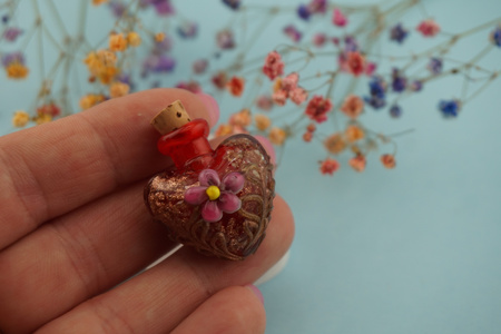 Fiolka z kwiatkiem / czerwony / szkło lampwork / 30x25mm / 1szt