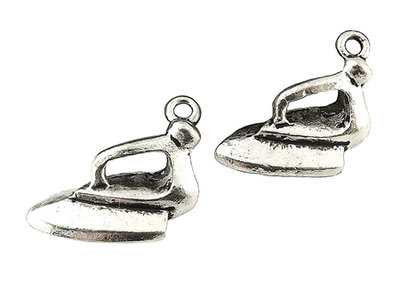 Żelazko, zawieszka charms, ozdobna / kolor srebrny / 23x20x9mm / otwór 2mm / 2szt