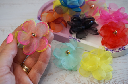 Kwiatek ozdobny / zawieszka / 35x45mm / metal, organza / żółty / 1szt