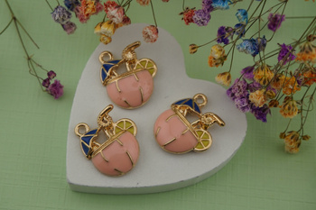 Drink z parasolką / zawieszka / 19x19mm / metal / złoty / 1szt