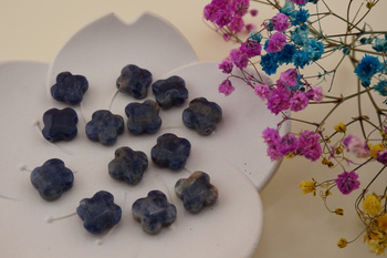 Sodalit / koniczynka fasetowana / 12x12mm / otwór 1mm / grubość 5mm / 1szt