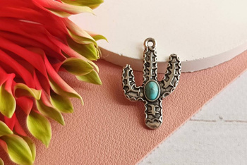 Kaktus z turkusem / zawieszka boho / 30x19mm / otwór 1.9mm / metal, turkus / 1szt