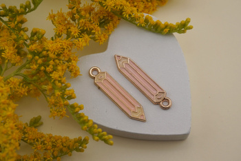 Kredka różowa / zawieszka emaliowana / 26x6mm / metal / złoty / 1szt