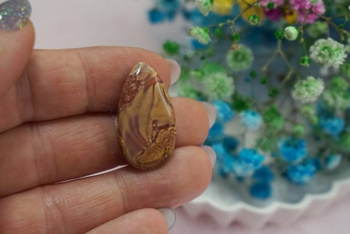 Jaspis / kaboszon / klasa AAA / 28x16x4mm / beżowy, różowy, brązowy / 1szt