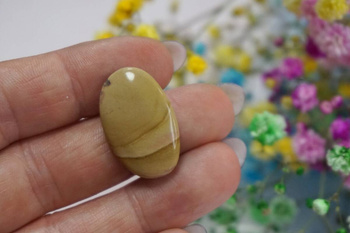 Jaspis / kaboszon / klasa AAA / 26x17x5mm / beżowy / 1szt