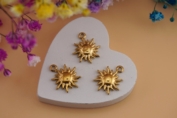 Słońce / zawieszka ze stali chirurgicznej / 17x14mm / złoty / 1szt