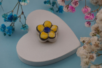 Kwiatek ceramiczny malowany ręcznie / 15mm / żółty / ceramika / 1szt