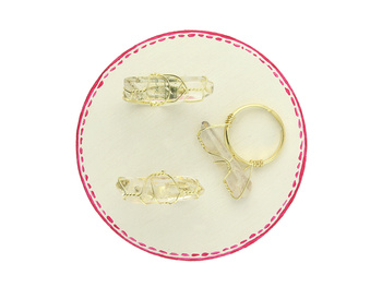 Kryształ / pierścionek regulowany / kamień w druciku / ok 10x25mm / śr. ok. 17.5mm / metal / 1szt