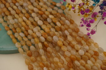 Awenturyn żółty / owal / 6x8mm / sznur 38cm / około 40szt