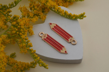 Kredka czerwona / zawieszka emaliowana / 26x6mm / metal / złoty / 1szt