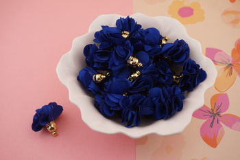 Kwiatek z tkaniny / pink / metal antyalergiczny/ różowy / ok 30mm / 1szt