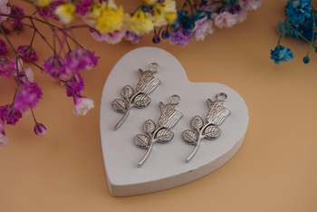 Róża / zawieszka ze stali chirurgicznej / 10x25mm / srebrny / 1szt