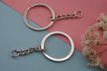 Baza breloka / kółeczko z łańcuszkiem / metal / 3cm kółeczko / srebrny / 1szt