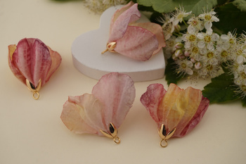 Kwiatek ozdobny / tkanina impregnowana, metal antyalergiczny/ ciemny różowy / ok 30x22mm / 1szt