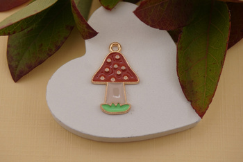Muchomor / zawieszka emaliowana / 23x15mm / metal / złoty / 1szt