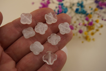 Kwarc przezroczysty / koniczynka fasetowana / 12x12mm / otwór 1mm / grubość 5mm / 1szt