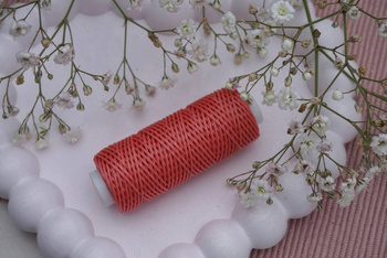 Sznurek do makramy woskowany / poliester / 0.80mm / koralowy 805 / szpulka 15m