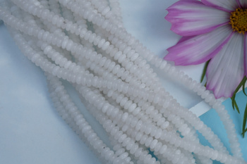 Jadeit biały / dyks / 4x2mm / sznur kamieni / 180szt