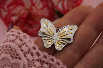 Motyl złoto - srebrny/ zawieszka stal chirurgiczna / 24,5x30mm / 1szt