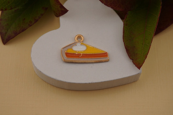 Szarlotka / zawieszka emaliowana / 14x21mm / metal / złoty / 1szt