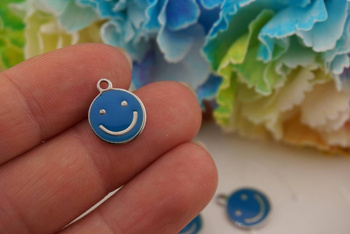 Emotka uśmiechnięta / zawieszka / stal chirurgiczna / 12 mm / srebrny / niebieski /1szt